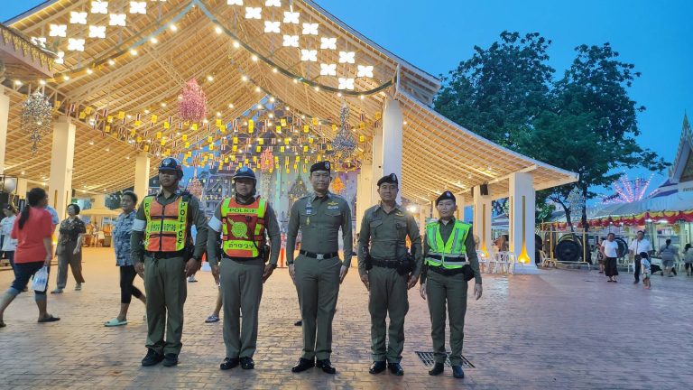 งานเทศกาลผูกผ้าขาม้ามหาสงกรานต์ สรงน้ำหลวงพ่อพระใส